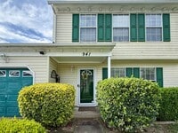 Building Photo - Beutifully updated 4 bed 2.5 bath home with large yard!