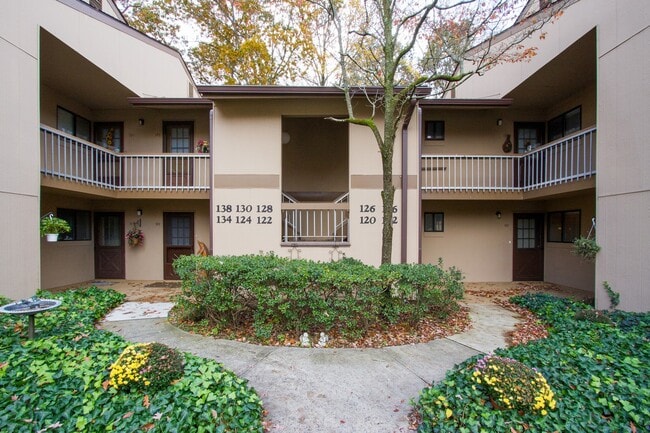 Building Photo - 120 Lexington Ct