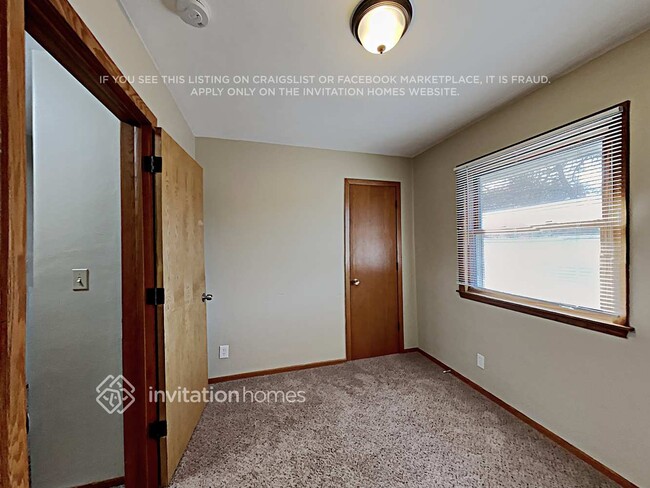 Building Photo - 2155 Edgebrook Ave
