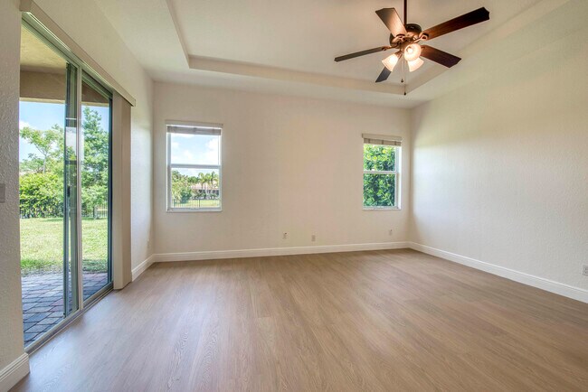 Building Photo - 172 Manor Cir