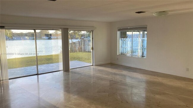 Building Photo - 3 bedroom in Miami FL 33180