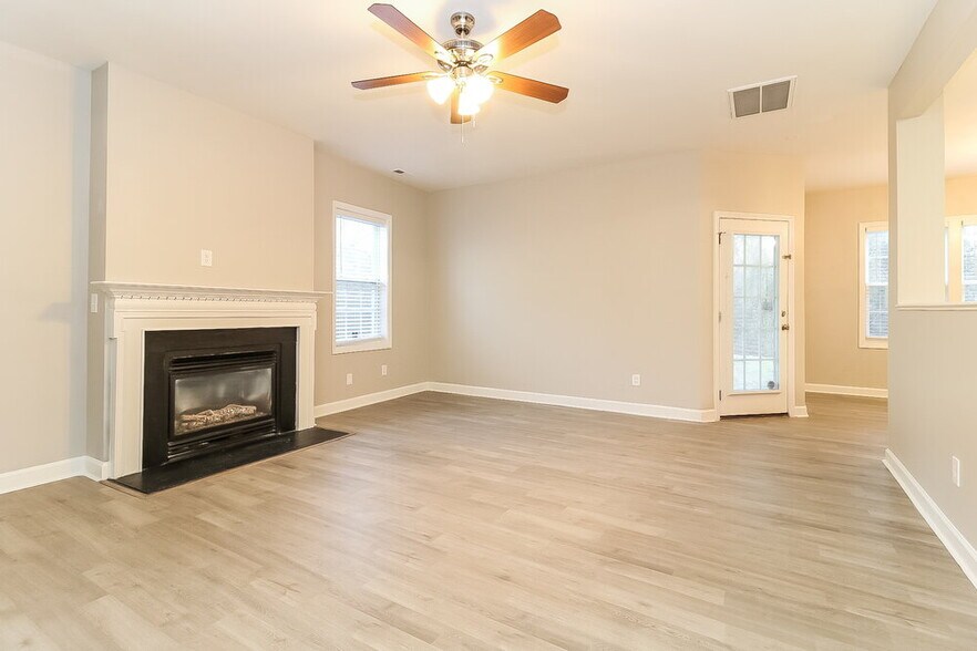 Building Photo - 3213 Rendezvous Dr