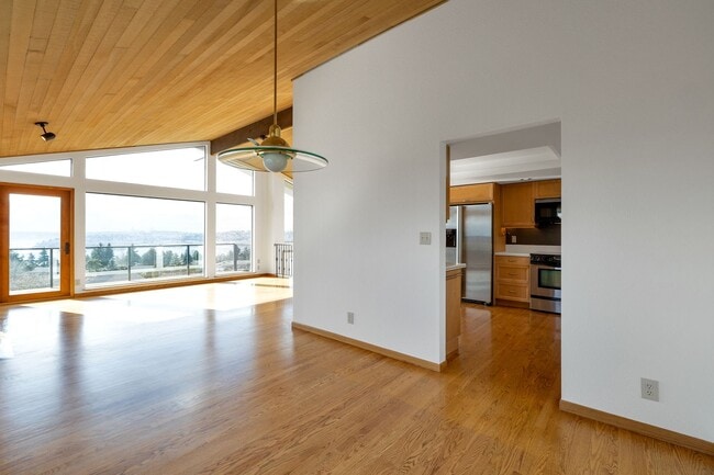 Building Photo - CLICK "REQUEST A TOUR" NOW!