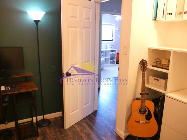 Building Photo - 3 Bed 3 Bath 1,411 Sq. Ft. Rancho Cordova ...