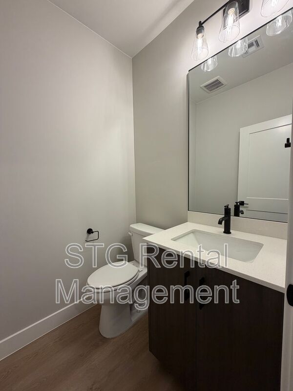 Building Photo - 577 E Hemsworth Ln