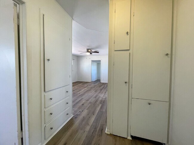 Building Photo - Cozy 3-Bedroom Home with Spacious Front Porch – Perfect for Small Families!