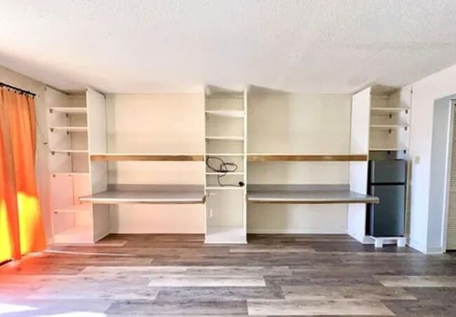 Building Photo - Lovely Studio in Gated Community Utilities Included