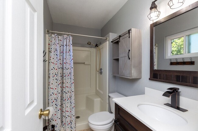 Building Photo - 3 Bed, 2 Bath Single Level Home in Mira Mesa