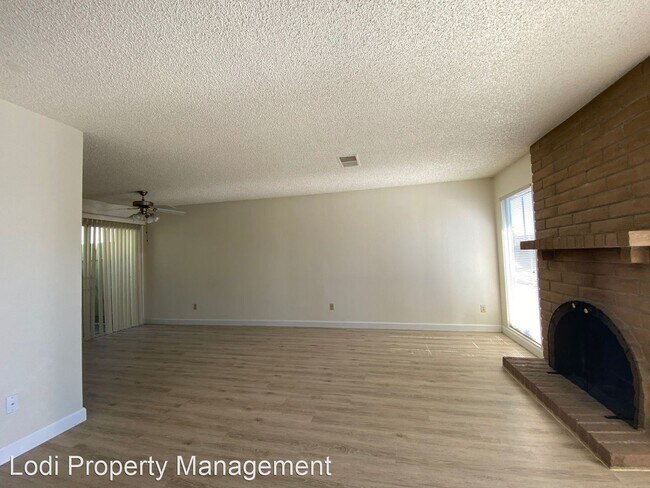 Building Photo - 2440 Cochran Rd