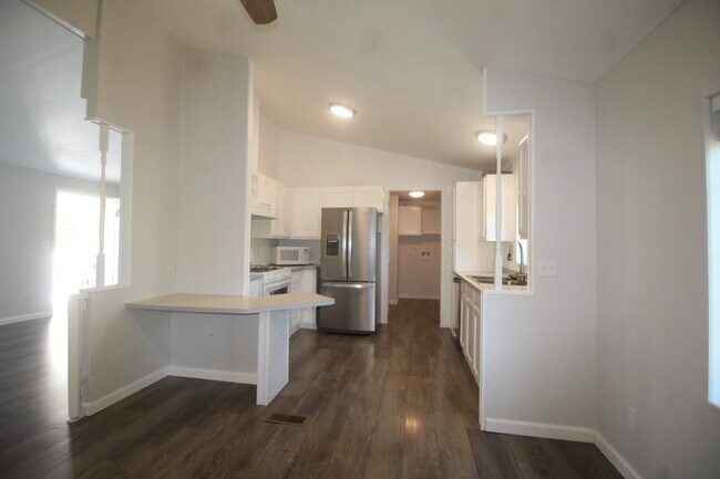 Building Photo - 5778 Stratton Ln