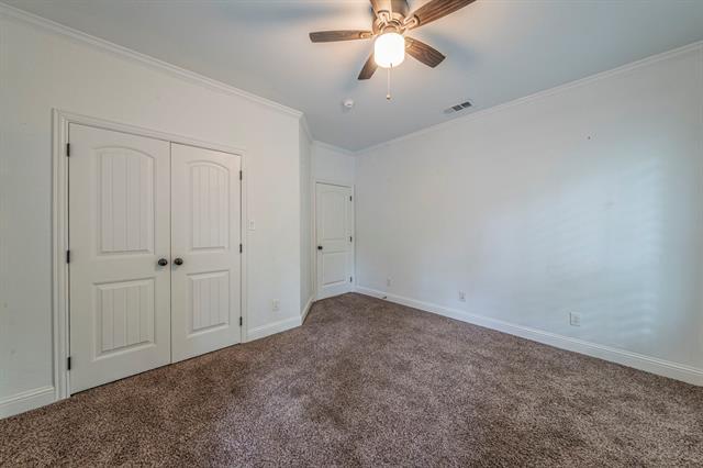 Building Photo - 1115 Douglas Dr