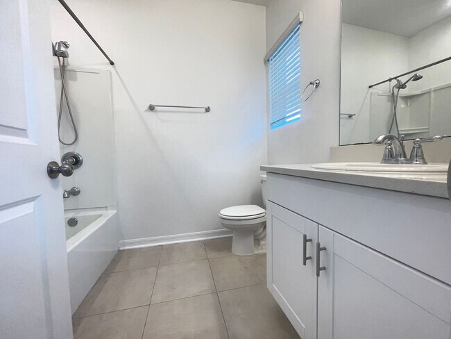 Building Photo - Charming 2-Bed, 2 and half-Bath Townhouse ...