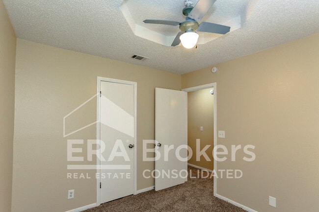 Building Photo - 2304 Sherman Dr