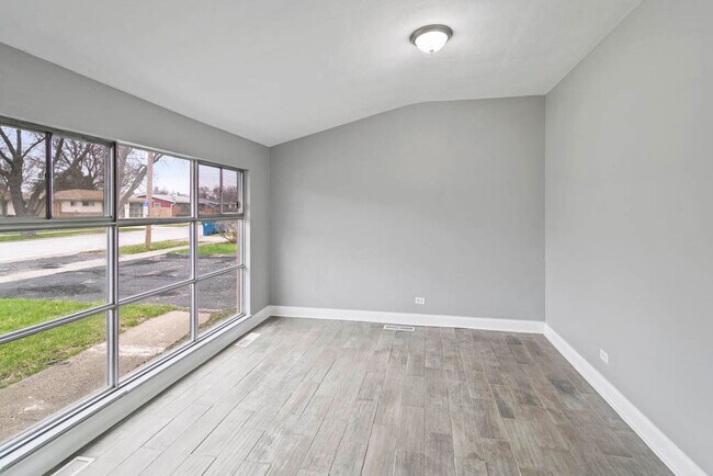 Building Photo - 1531 Freeland Ave