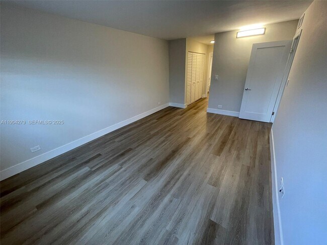 Building Photo - 8107 SW 72nd Ave