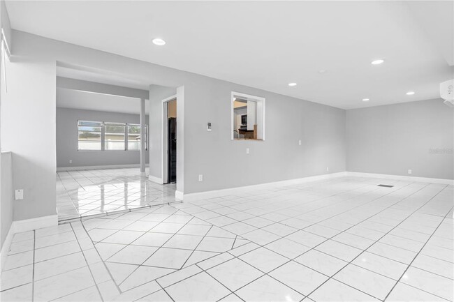 Building Photo - 6705 N 32nd St