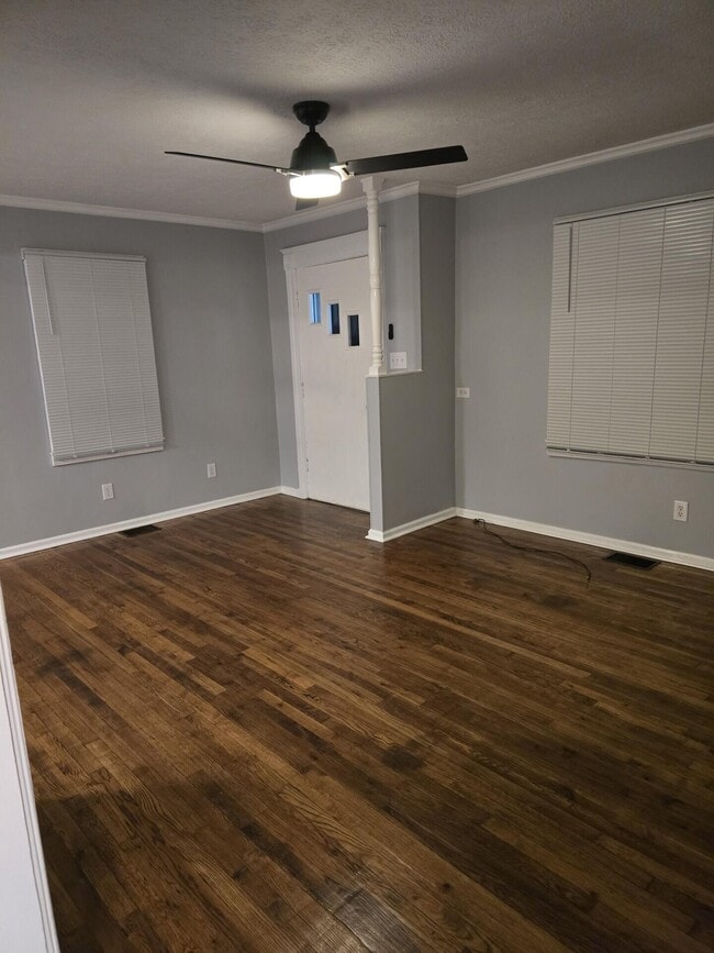 Building Photo - 204 S Robbins Ct
