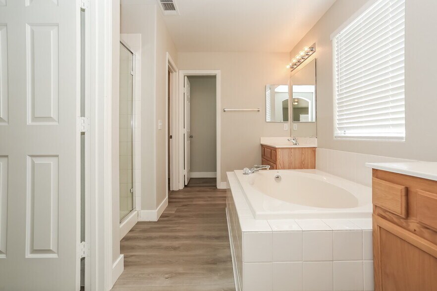 Building Photo - 9481 Havasu Canyon Ave