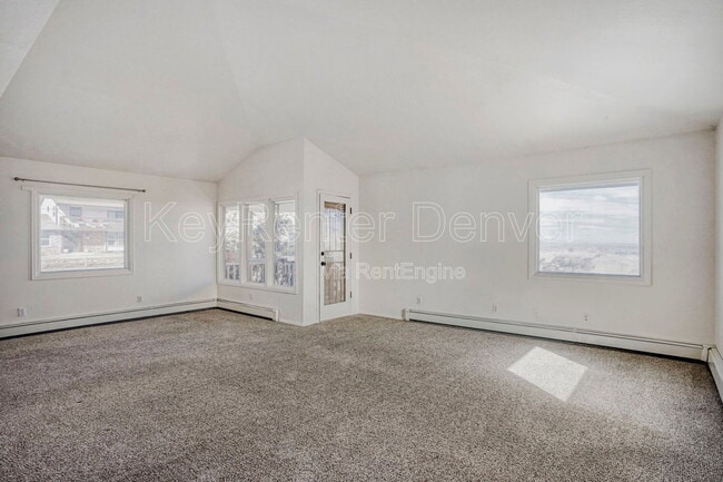 Building Photo - 990 Beech St