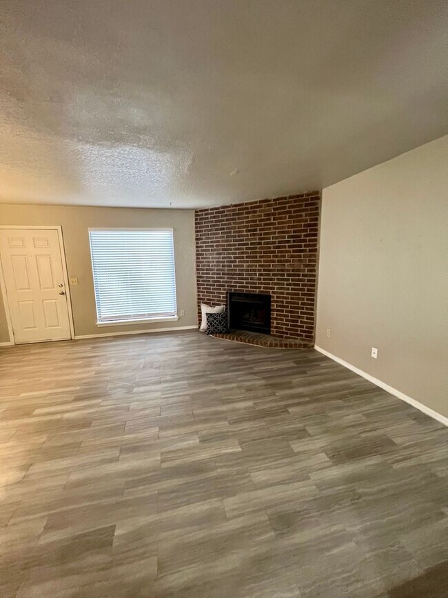Building Photo - 1,562 sf Duplex in Norman