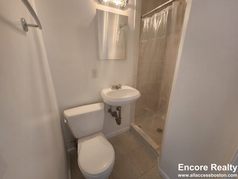 Building Photo - 1061 Beacon St