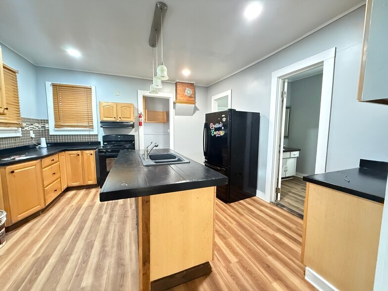 Building Photo - 140 Pennsylvania Ave