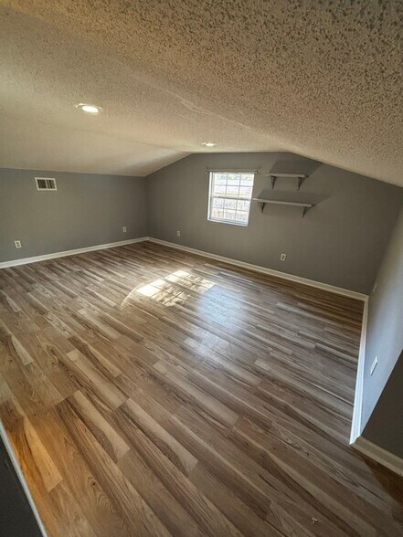 Building Photo - 1226 State Rd S-8-806