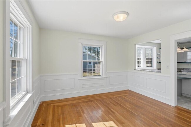 Building Photo - 21 Earlham Way