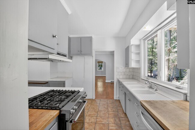 Building Photo - 512 Carrison St