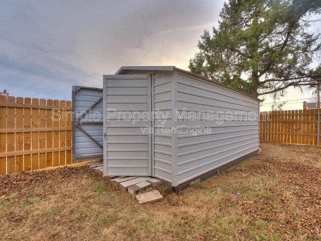 Building Photo - 101 E Platt Dr