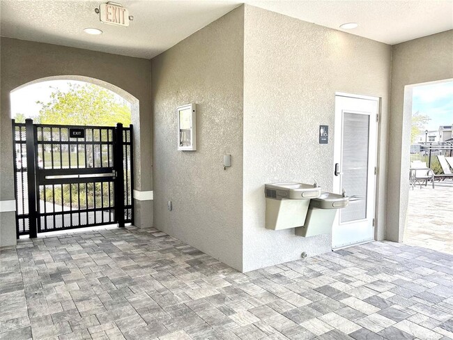 Building Photo - 921 Spring Palms Lp