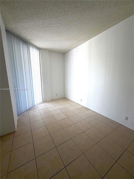Building Photo - 3640 Yacht Club Dr