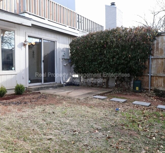 Building Photo - 5805 Hefner Village Ct