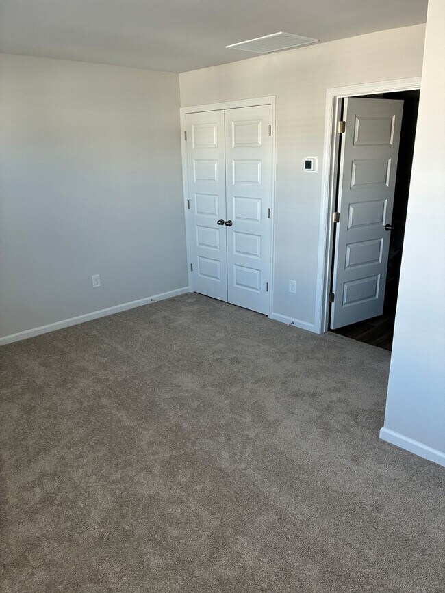 Building Photo - W2045