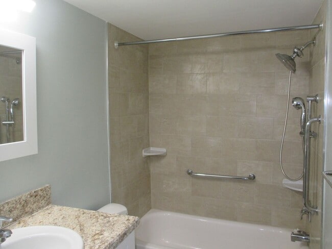 Building Photo - One Bedroom Condo in Cardinal Forest, Springfield