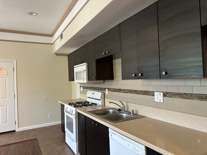 Building Photo - 14352 Tiara St