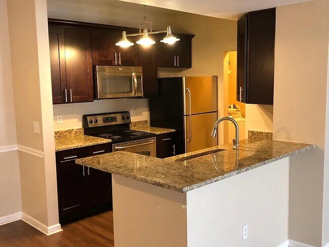 Building Photo - 14316 Fredricksburg Dr