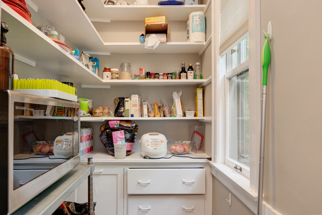 pantry off kitchen - 1231 Grant St