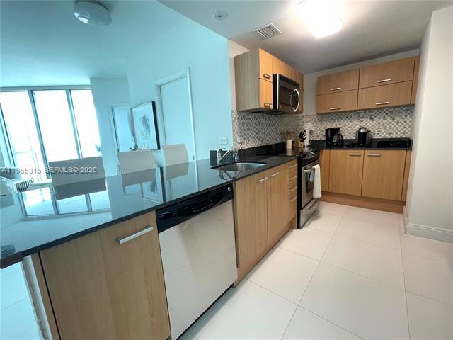 Building Photo - 350 S Miami Ave