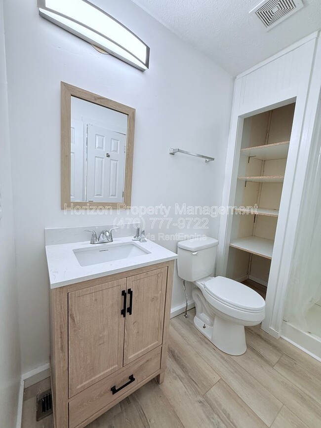 Building Photo - 9170 Horseshoe Bend