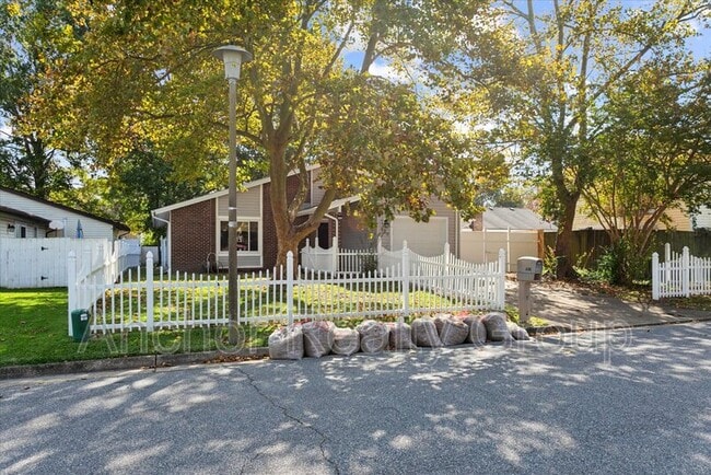 Building Photo - 630 Orangewood Dr