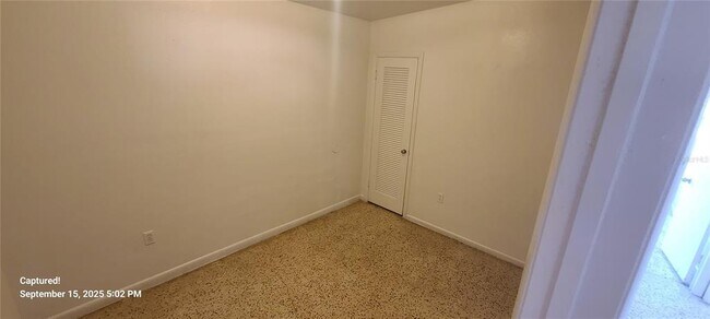 Building Photo - 2027 Bentley St