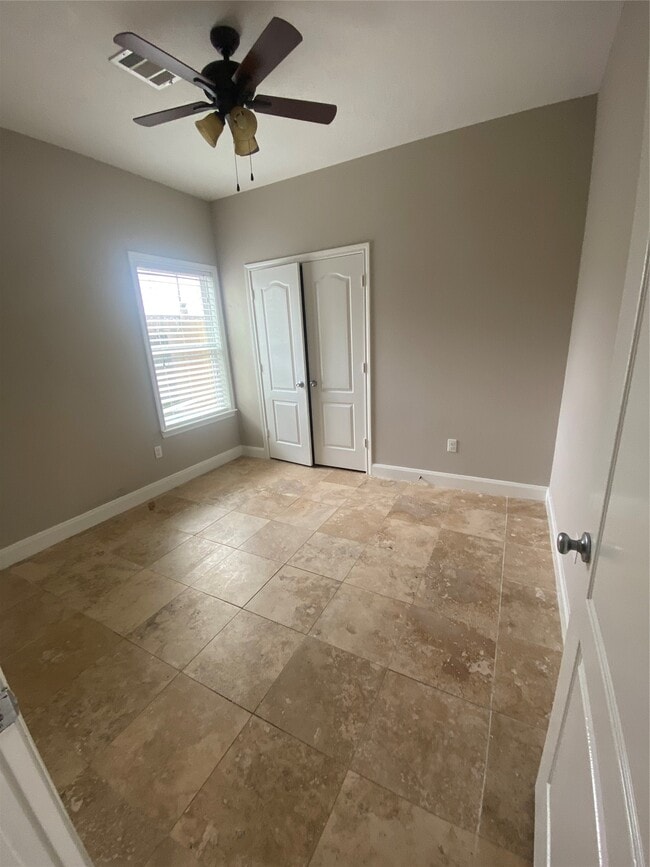 Building Photo - 307 Covecrest Dr