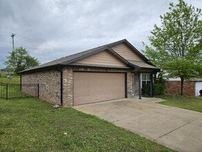 Building Photo - 2408 Euclid Ave