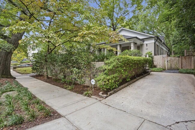Building Photo - 420 7th St NE