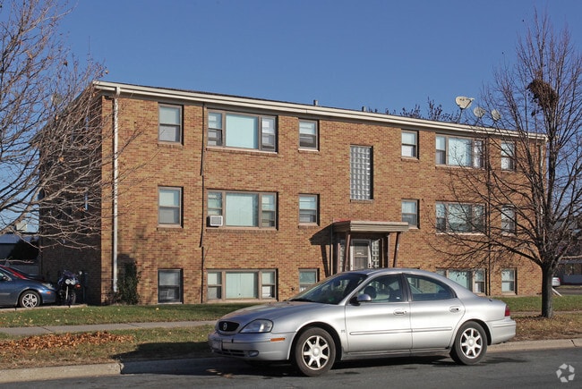 Building Photo - 97 Orme Ave E