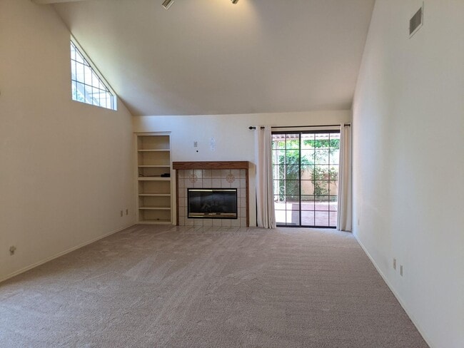 Building Photo - Spacious Bullard Court 2 bedroom 2 bathroo...