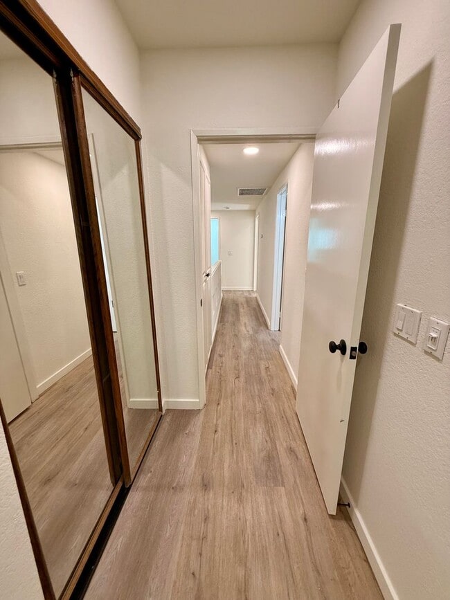 Building Photo - Beautifully Updated 3-Bedroom Tri-Level Condo with Bonus Room in Prime Chatsworth!