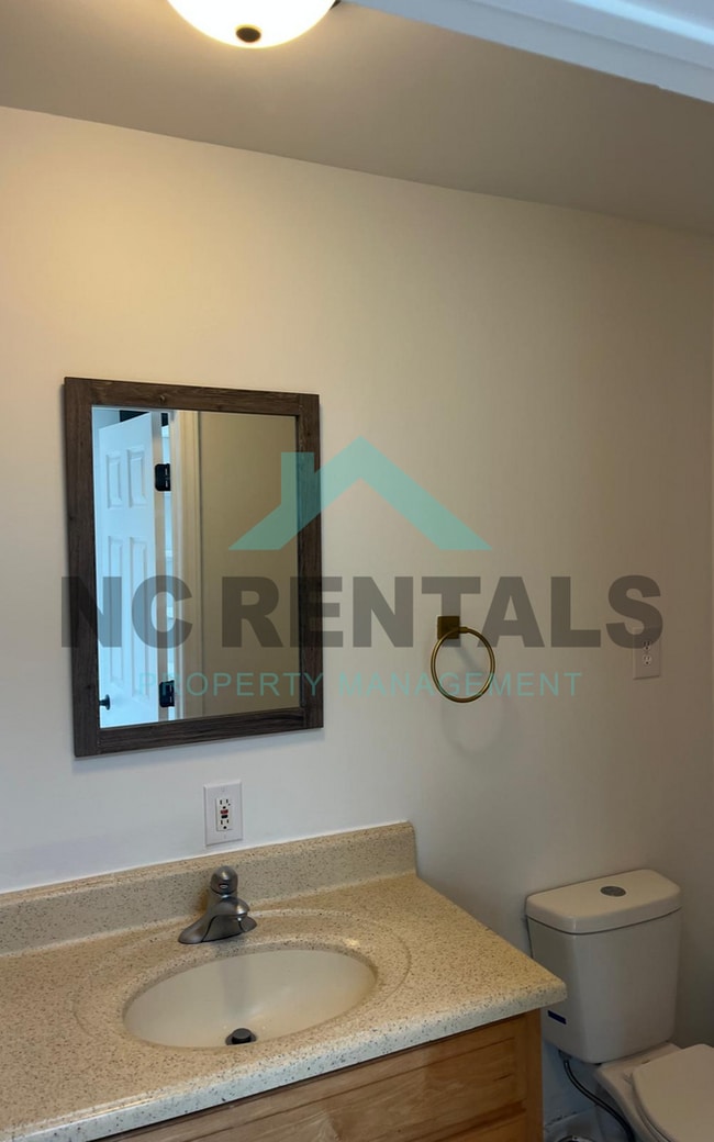 Building Photo - 1212 Red Oak Ave