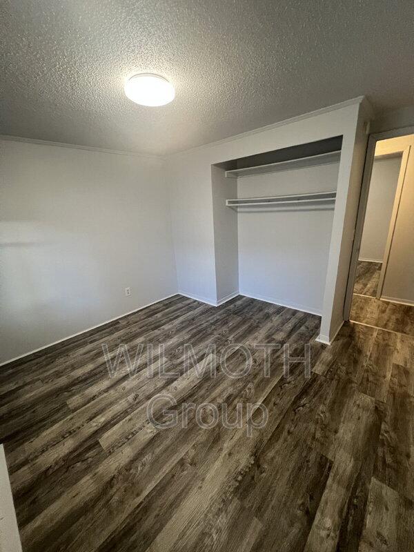 Building Photo - 2000 Indianapolis Rd